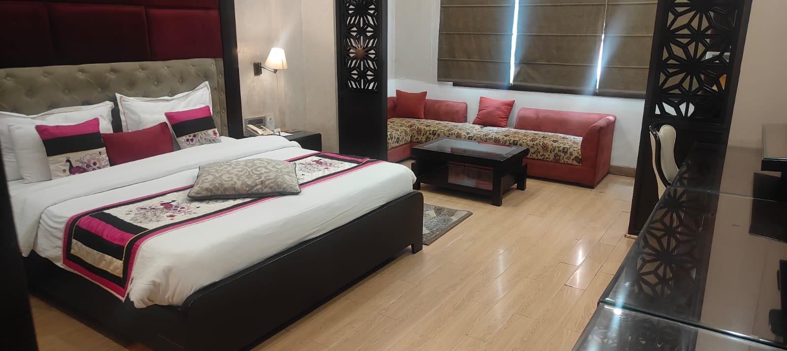 room-img