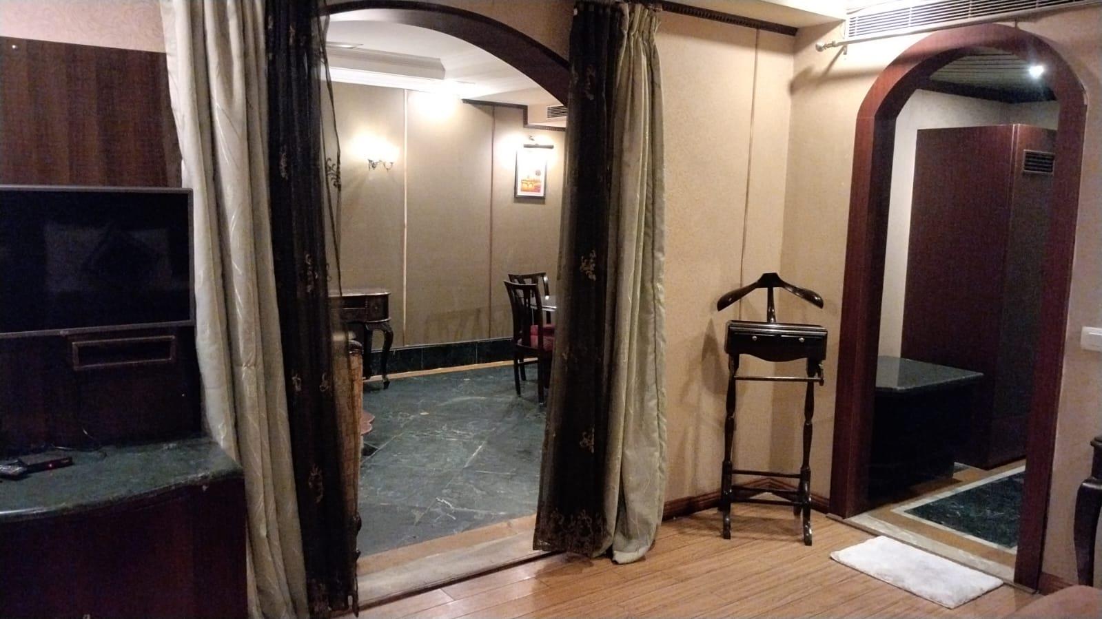 room-img