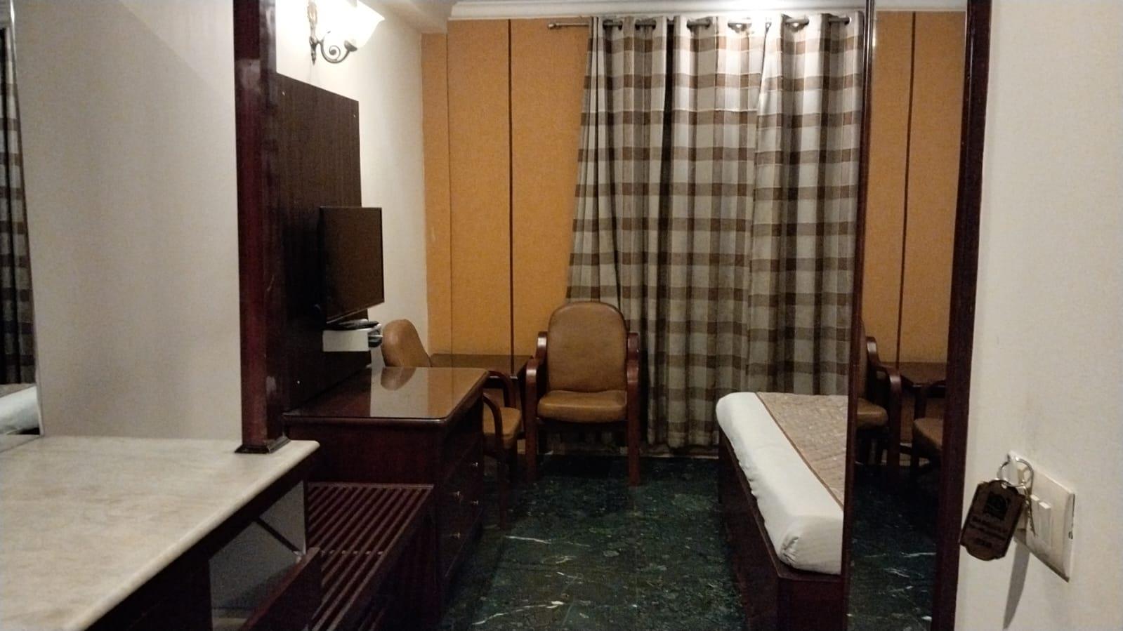 room-img