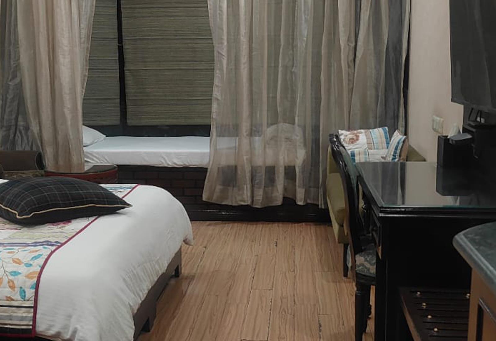 room-img