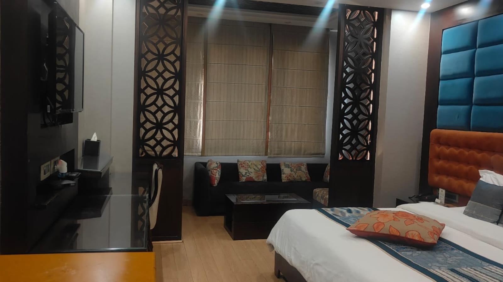 room-img