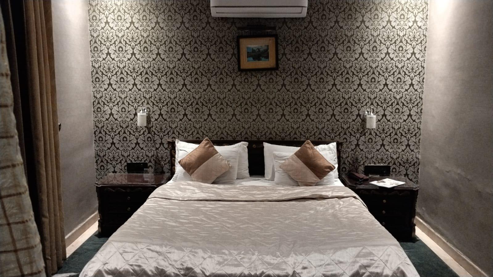 room-img